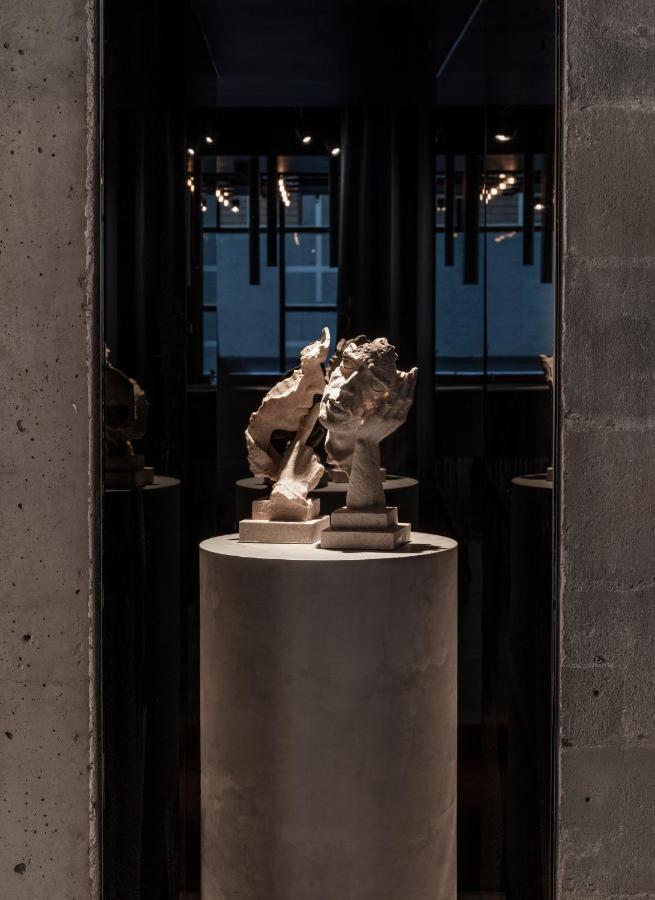 Lancemore Crossley St. Melbourne Luaran gambar Sculpture by the artist
