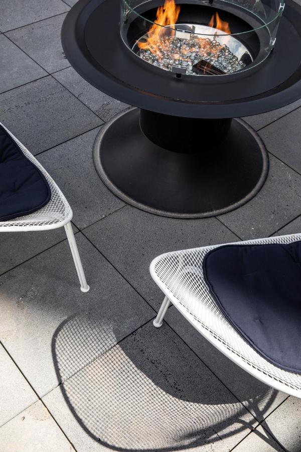 Lancemore Crossley St. Melbourne Luaran gambar The floor of the station is made of granite.