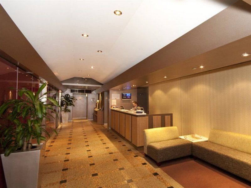 Lancemore Crossley St. Melbourne Dalaman gambar The lobby of the hotel